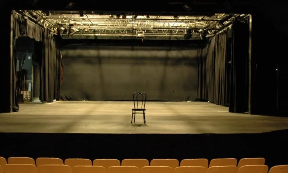 EMPTY-STAGE-2_1440970790_1180X580_c_c_0_0